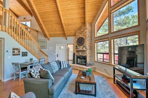Modern Munds Park Home With Loft, Deck And Fire Pit