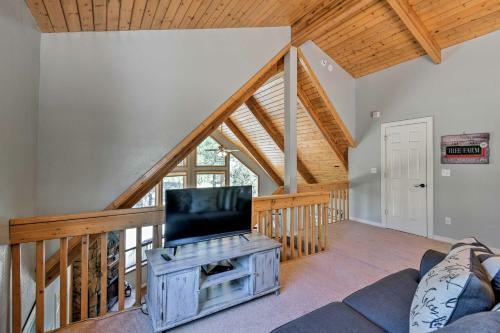 Modern Munds Park Home With Loft, Deck And Fire Pit