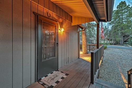 Animal Hill Retreat With Deck And Fire Pit!