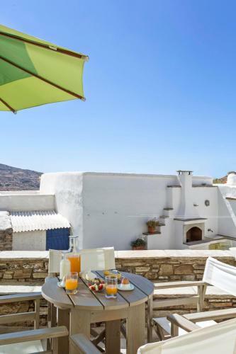 Crossroads Inn Traditional Lodging