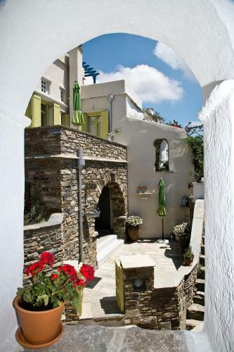 Crossroads Inn Traditional Lodging