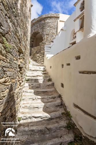 Crossroads Inn Traditional Lodging