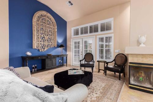 Grand Home With Private Pool On Foothills Golf Course