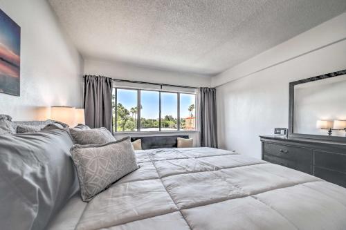 Modern City Condo Close To Downtown Phoenix!