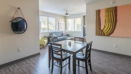 Apartamento Wanderjaunt - Chic Central Phoenix Apts