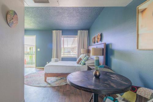 Wanderjaunt -- Classic Downtown Phoenix Apartments