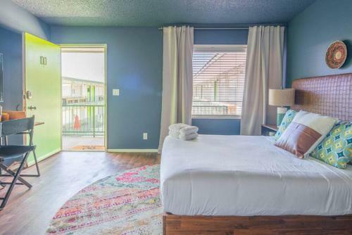 Wanderjaunt -- Classic Downtown Phoenix Apartments
