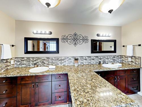 Inviting Central Scottsdale Stunner Home