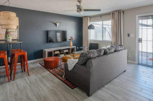 Sleek 2br Phoenix Townhome By Wanderjaunt