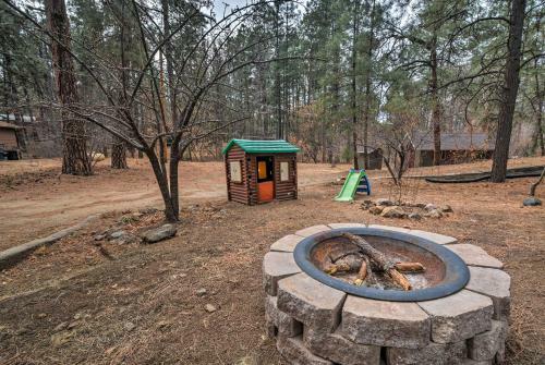 Peaceful Tiny House On 1.25 Acres W/ Fire Pit!