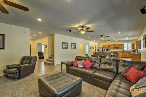 Spacious Pinetop-lakeside Home With Hot Tub On 1 Acre