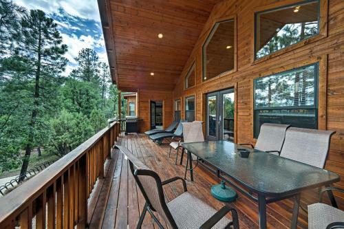 Lakeside Cabin With Decks And Amazing Elder Lake Views