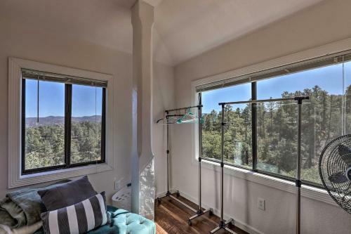 Prescott Cabin With Deck And Mtn Views 4 Mi Downtown!