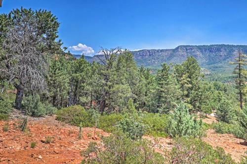 Cosmopolitan Cabin With Mtn View, 1 Mi To Pine!