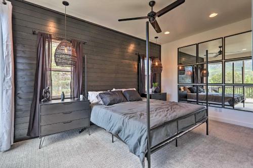 High-end Pine Cabin With Fire Pit And Mtn Views!