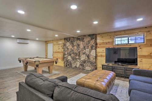 Modern Cabin With Game Room, Deck And Fire Pit!