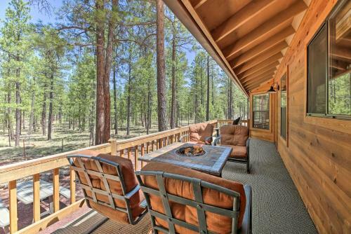 Expansive Pinetop Cabin With Fireplace And Grill!