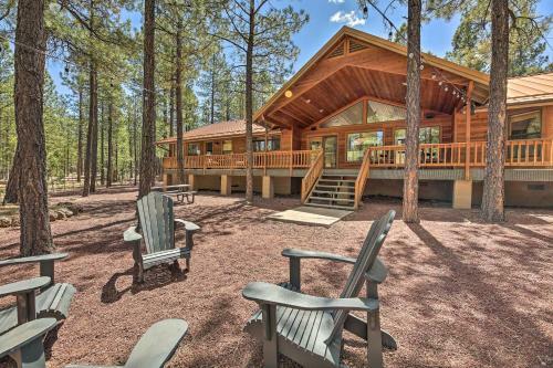 Expansive Pinetop Cabin With Fireplace And Grill!
