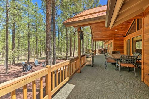 Expansive Pinetop Cabin With Fireplace And Grill!