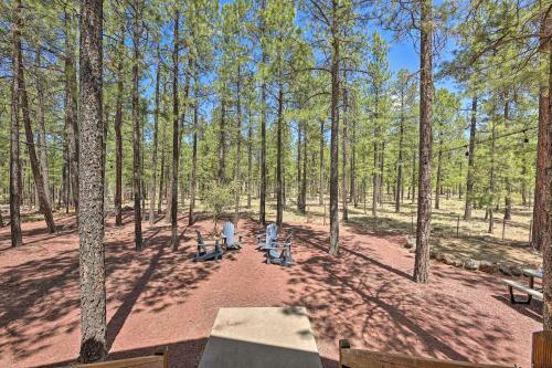 Expansive Pinetop Cabin With Fireplace And Grill!