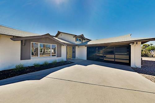 Chic Remodeled Haven With Private Pool & Game Room Home