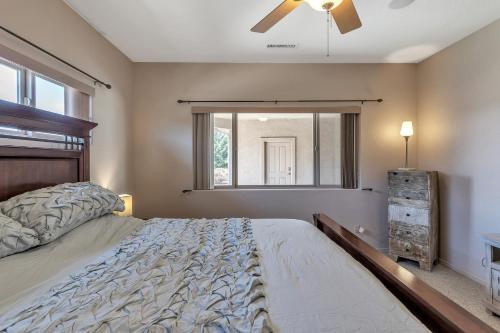 3 Br 2700 Sq Ft Golf Course Home, 2 Master Suites, Perfect For Golfers, Hikers & Explorers!