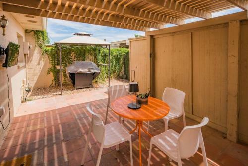 Spacious Scottsdale Townhome By Wanderjaunt