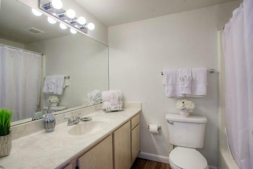 Park Suites At 102 - One Bedroom Apartment