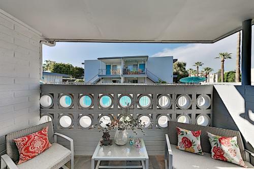Freshly Updated Old Town Getaway With Pool & Patio Townhouse