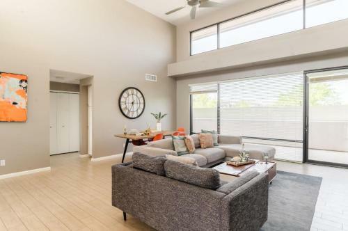 N 75th St #201 - Ivory I