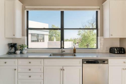 N 75th St #201 - Ivory I