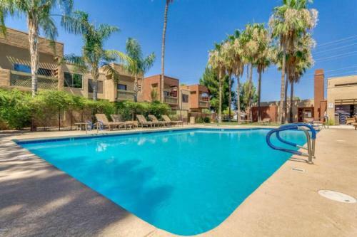 Stylish Old Town 2 Bdrm Ground Floor Condo