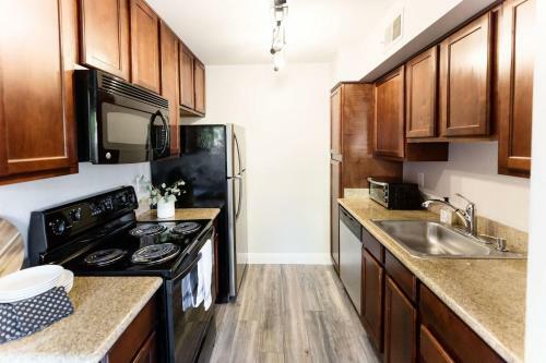 Stylish Old Town 2 Bdrm Ground Floor Condo
