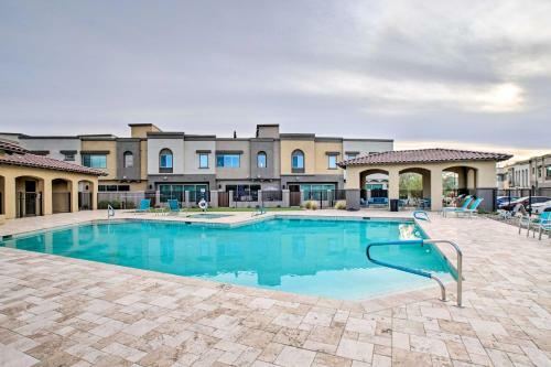 Townhome With Pool Access, Outdoor And Urban Fun!