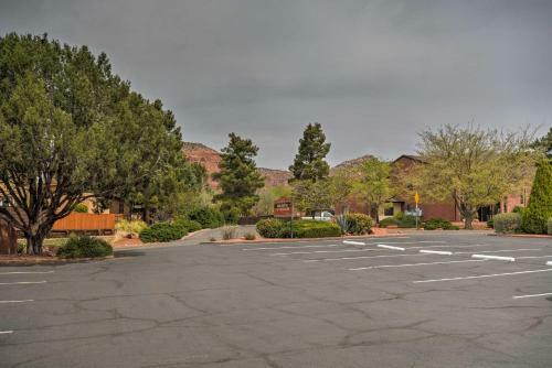 Apartamento South Sedona Condo With Pool Access - Walk To Shops!