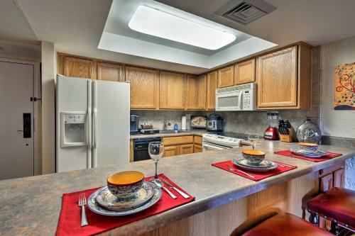 Cozy Condo With Balcony - Walk To Salt River Fields!