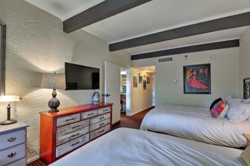Cozy Condo With Balcony - Walk To Salt River Fields!