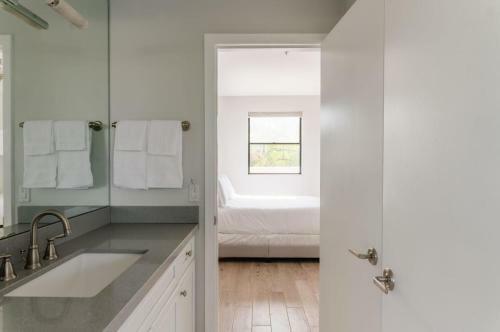 N 75th St #202 - Ivory II