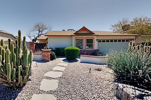 Unique Oasis - Private Pool, Outdoor Kitchen, Gym Home