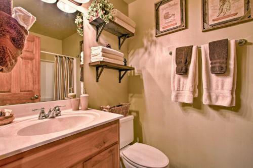 Honeybear Hollow Romantic Getaway Cabin In Forest!