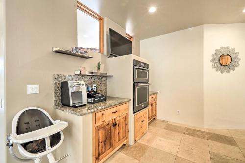 Spacious And Modern Sedona Abode With Fire Pit!