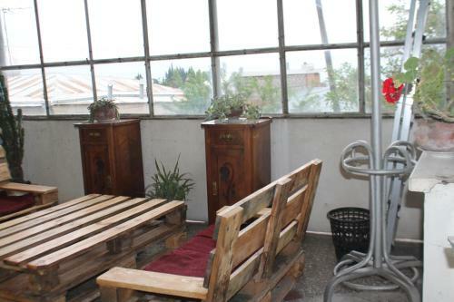 Hostal Tlt Guest House