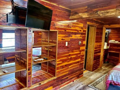 Hotel Log Cabin Inn