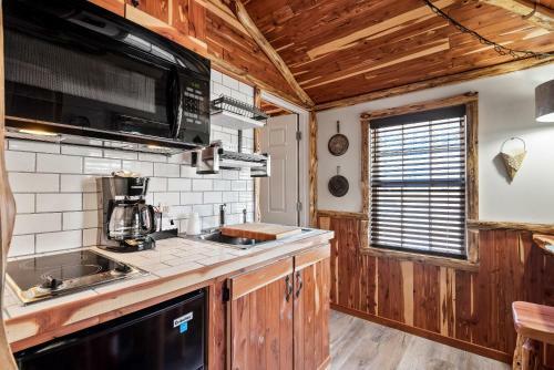 Hotel Log Cabin Inn