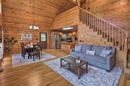 Hideaway Cabin - Walk To Greers Ferry Lake!