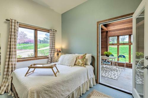 Peaceful Fayetteville Getaway - Pets Welcome!