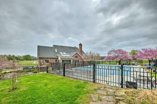 Peaceful Fayetteville Getaway - Pets Welcome!