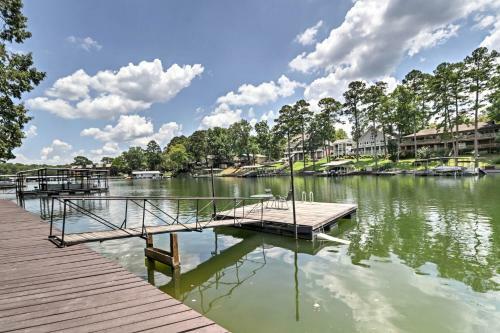 Apartamento Cute Lakefront Hot Springs Condo With Balcony And Dock!