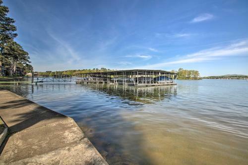 Apartamento Spacious Lakeside Condo With Private Boat Slip!