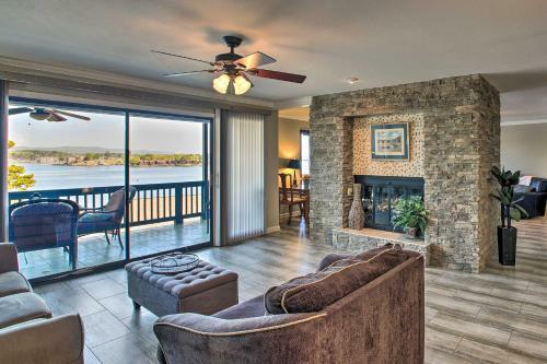 Apartamento Spacious Lakeside Condo With Private Boat Slip!